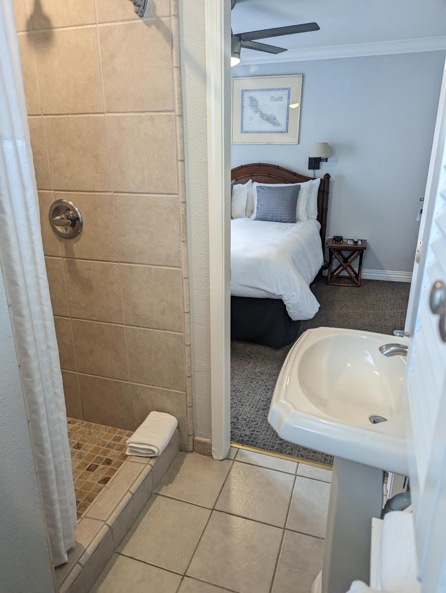 Capitola Hotel Hotel